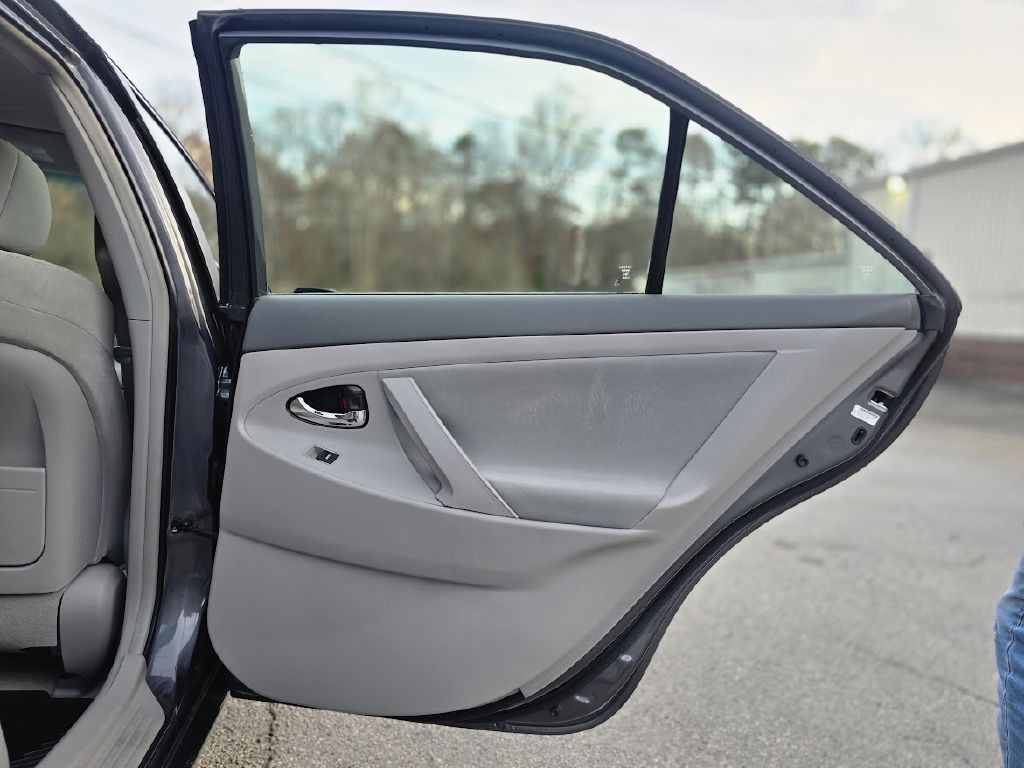 2011 Toyota Camry Image 25