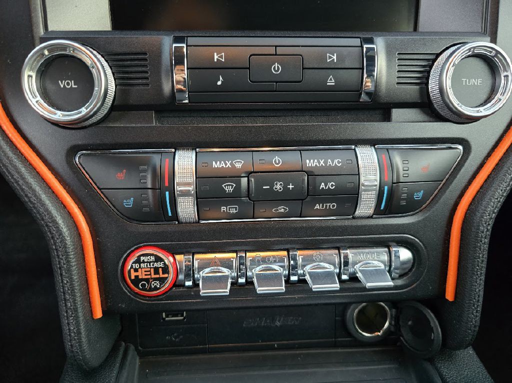 2015 Ford Mustang Image 30