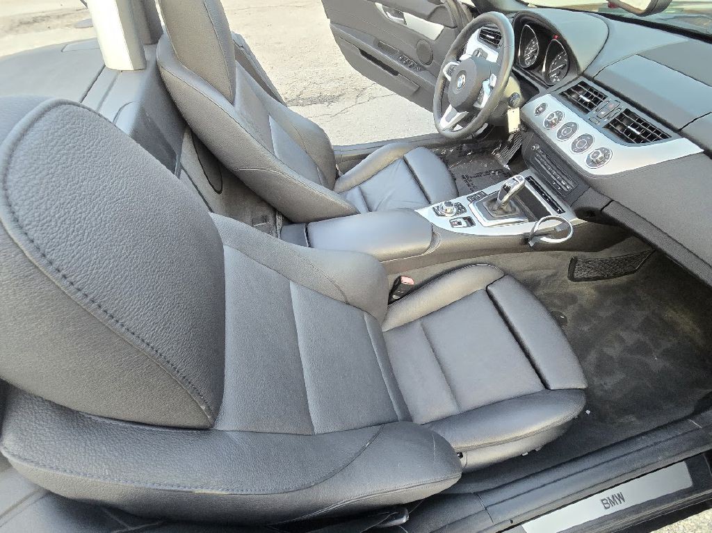 2011 BMW Z4 Image 16