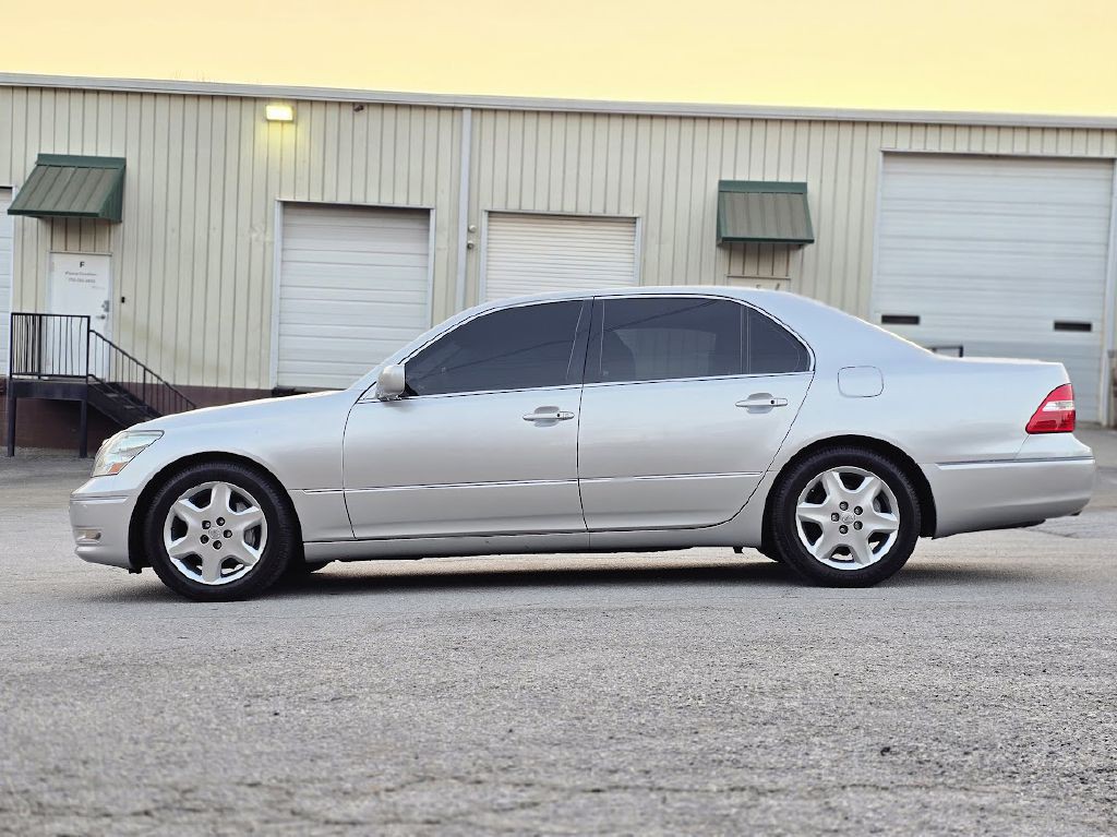 2004 Lexus LS 430 Image 4