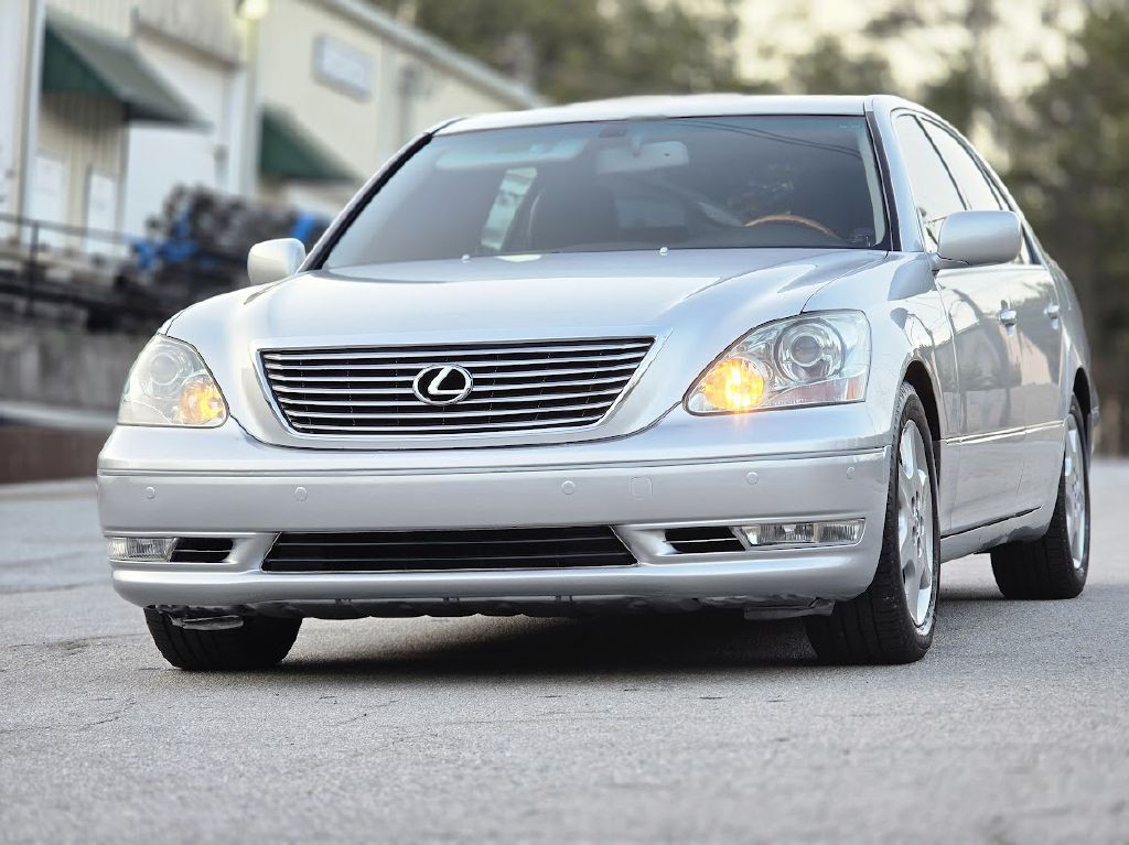 2004 Lexus LS 430 Image 16