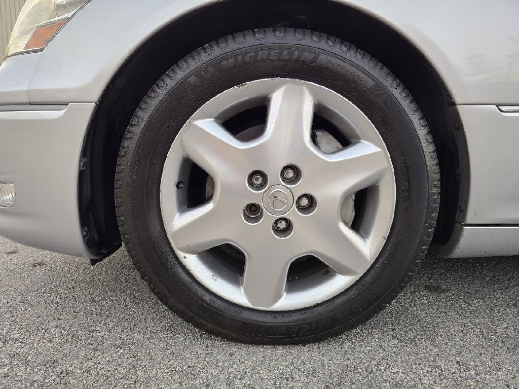 2004 Lexus LS 430 Image 17