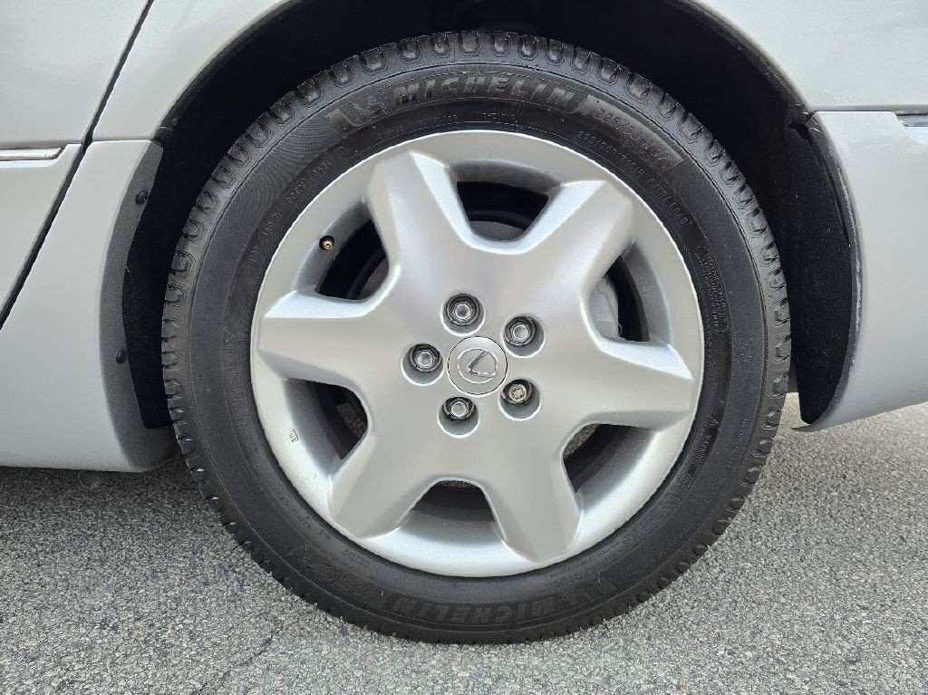 2004 Lexus LS 430 Image 18