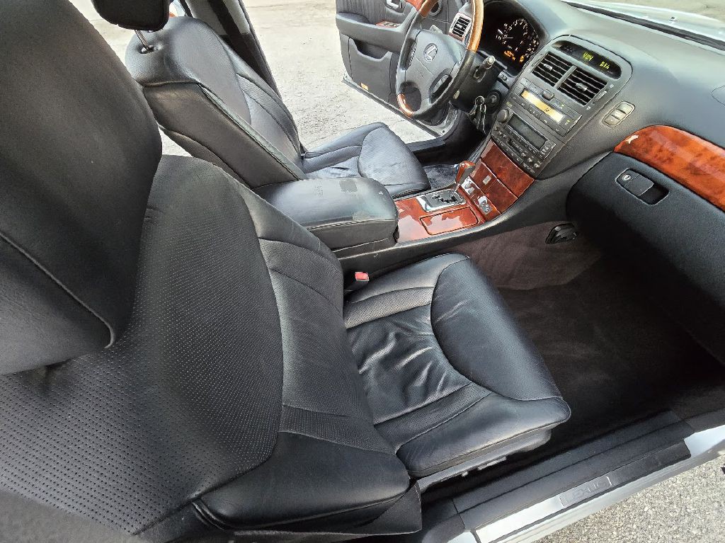 2004 Lexus LS 430 Image 23