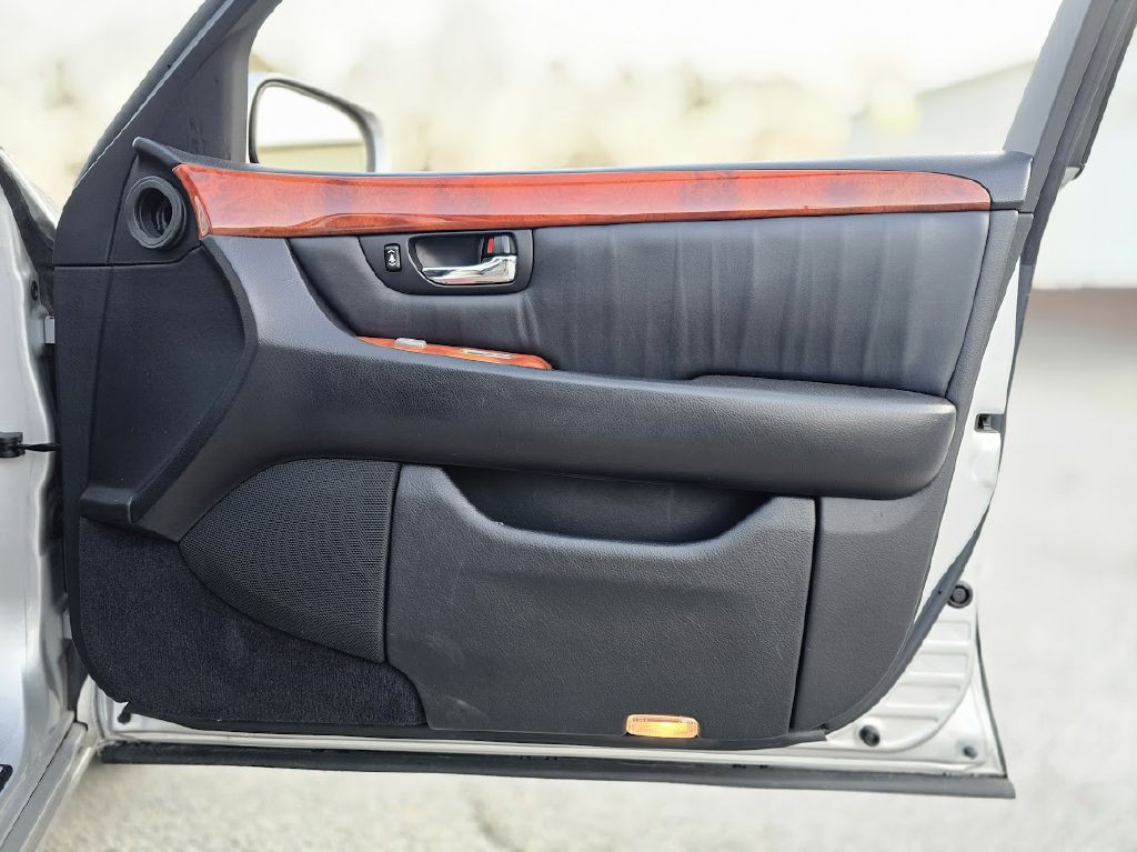 2004 Lexus LS 430 Image 24