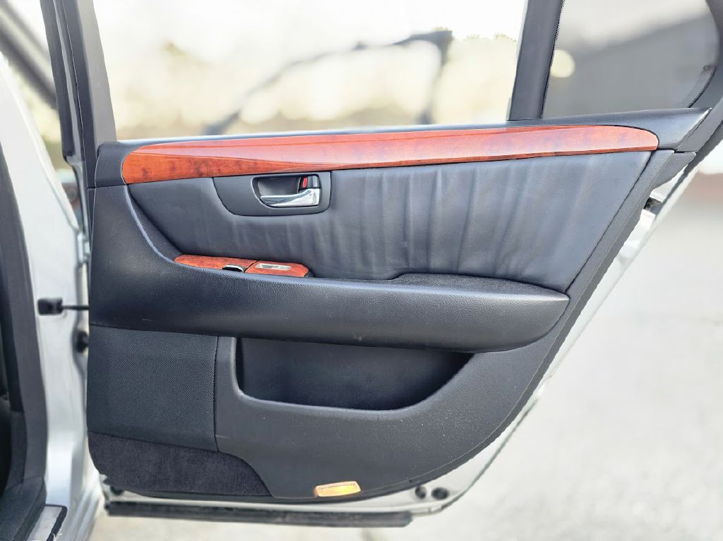 2004 Lexus LS 430 Image 25