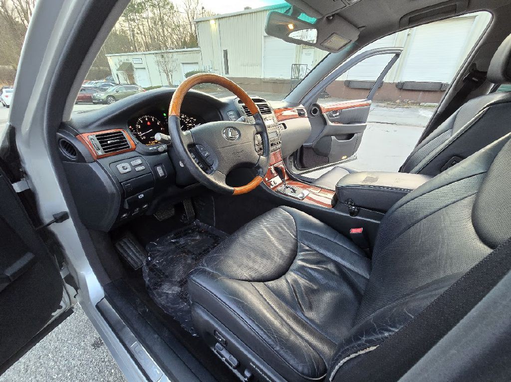 2004 Lexus LS 430 Image 28