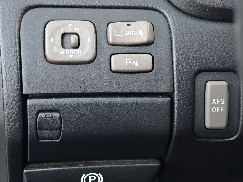 2004 Lexus LS 430 Image 33