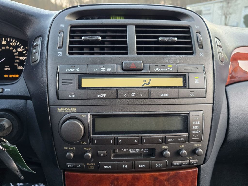 2004 Lexus LS 430 Image 36