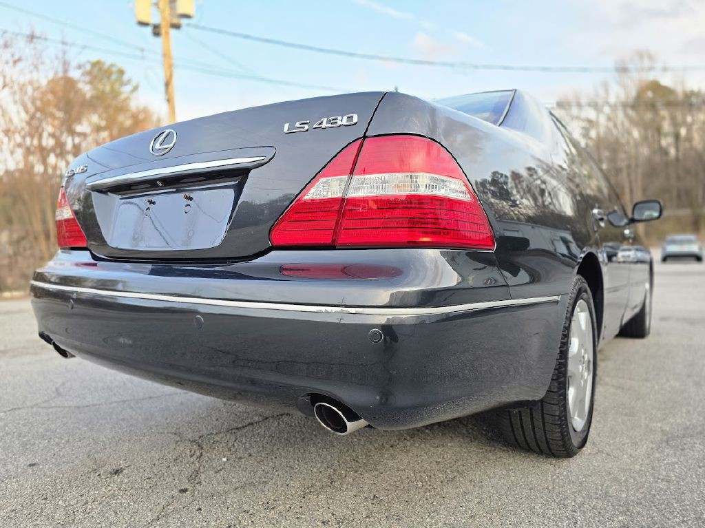 2004 Lexus LS 430 Image 10