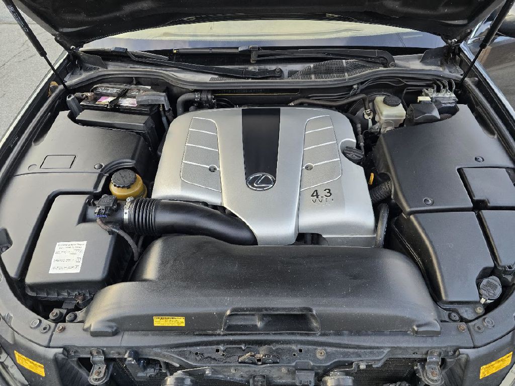 2004 Lexus LS 430 Image 23