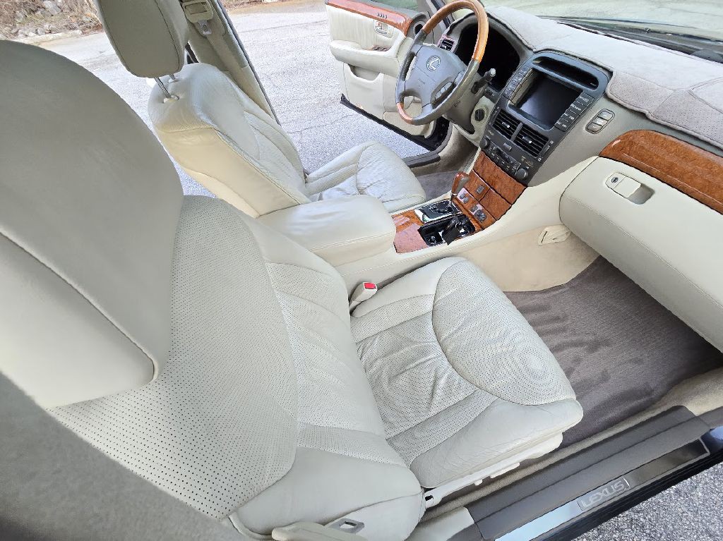 2004 Lexus LS 430 Image 26