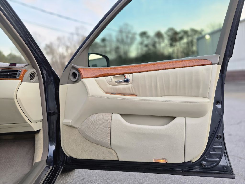 2004 Lexus LS 430 Image 28