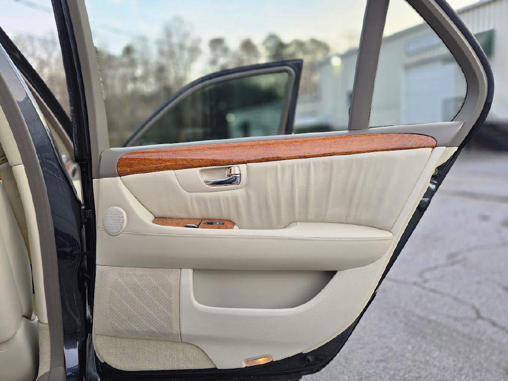 2004 Lexus LS 430 Image 31