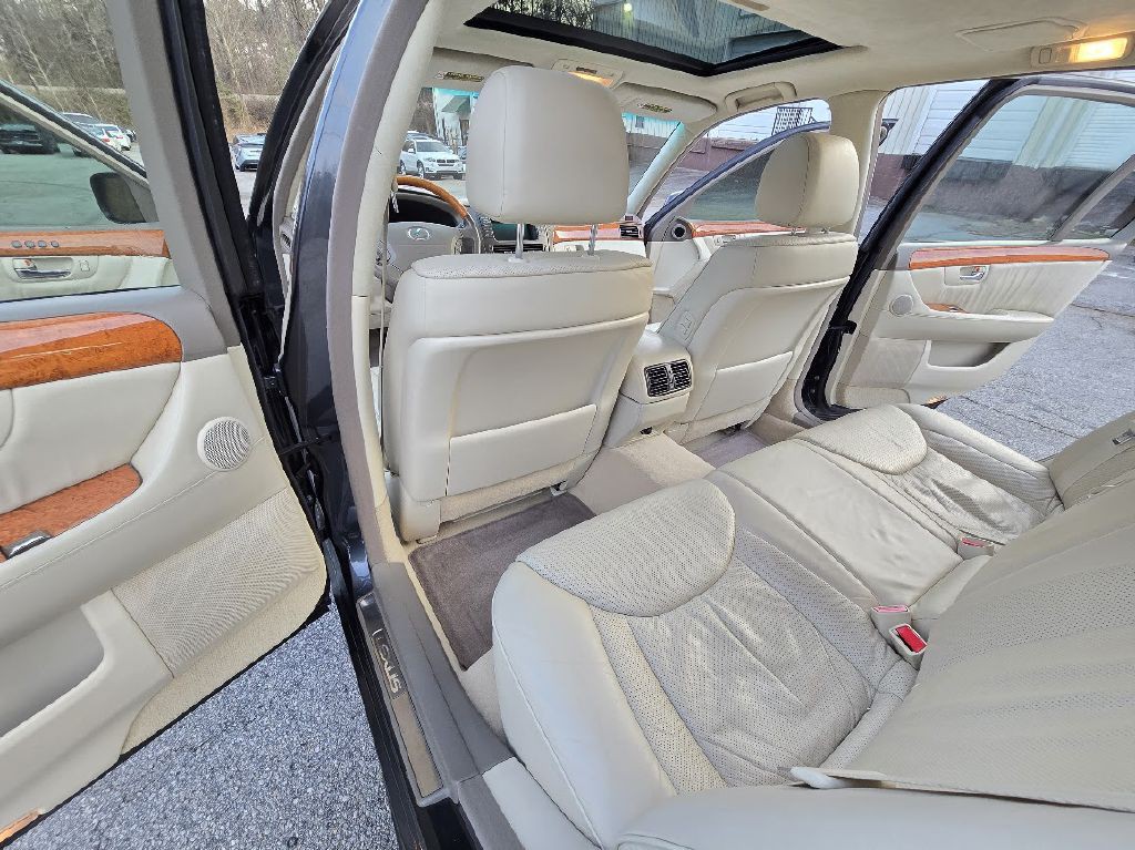 2004 Lexus LS 430 Image 32