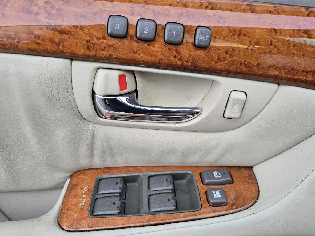 2004 Lexus LS 430 Image 37
