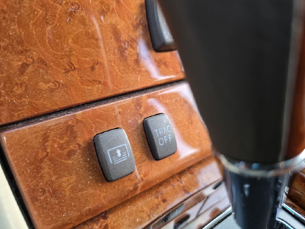 2004 Lexus LS 430 Image 38