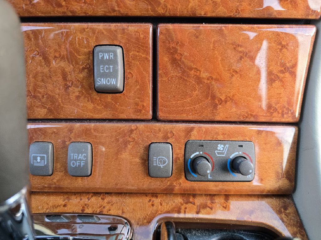 2004 Lexus LS 430 Image 39