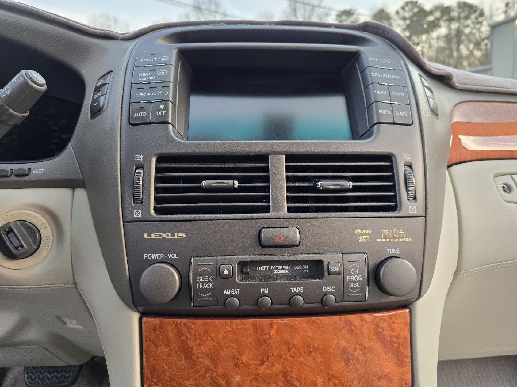 2004 Lexus LS 430 Image 40