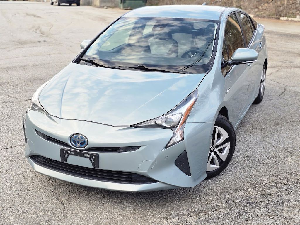 2017 Toyota Prius Image 2