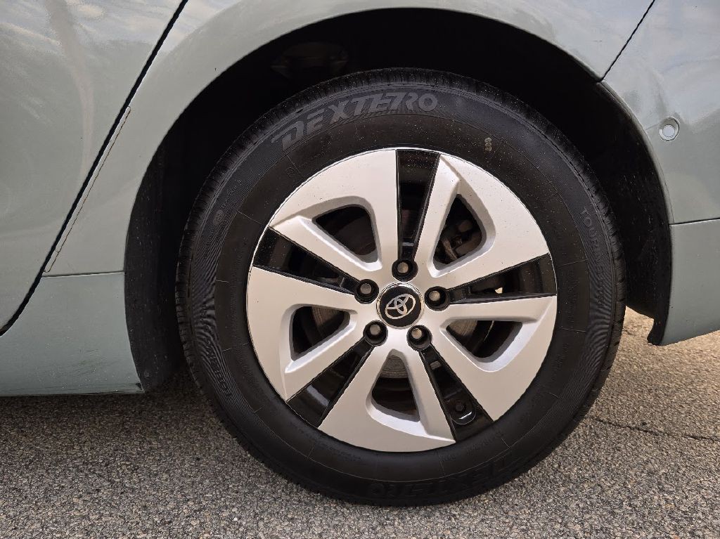 2017 Toyota Prius Image 15