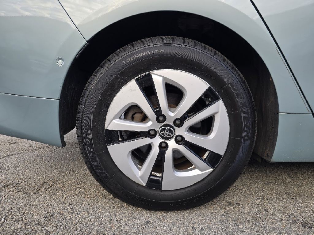 2017 Toyota Prius Image 16