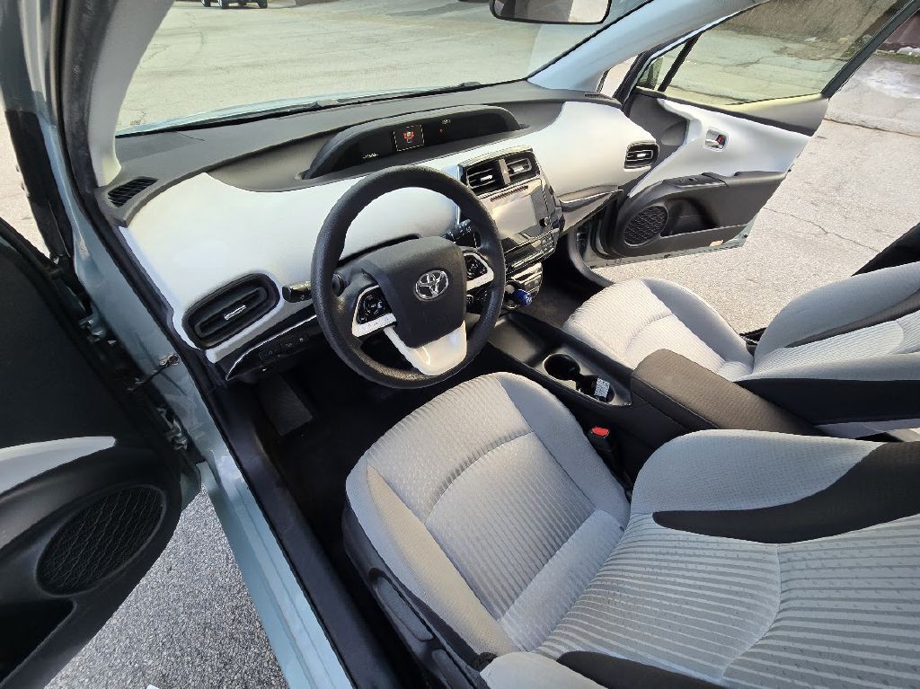 2017 Toyota Prius Image 18