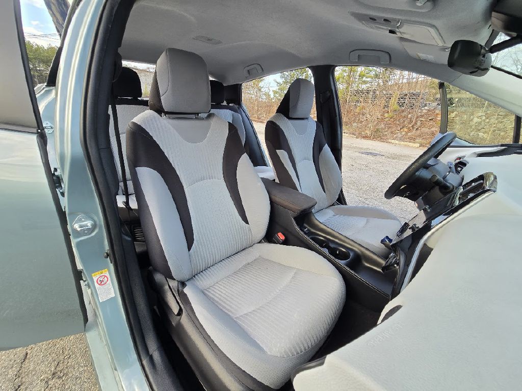 2017 Toyota Prius Image 24