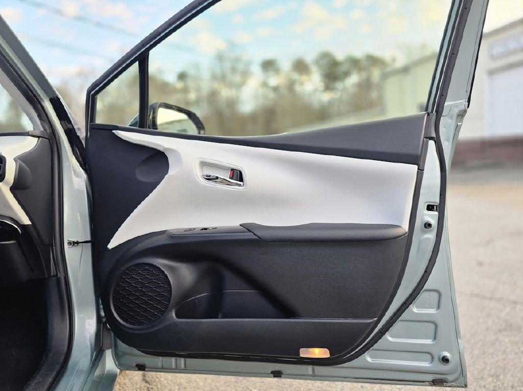 2017 Toyota Prius Image 25