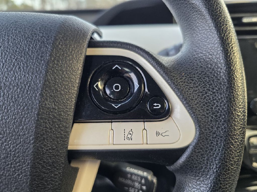 2017 Toyota Prius Image 30