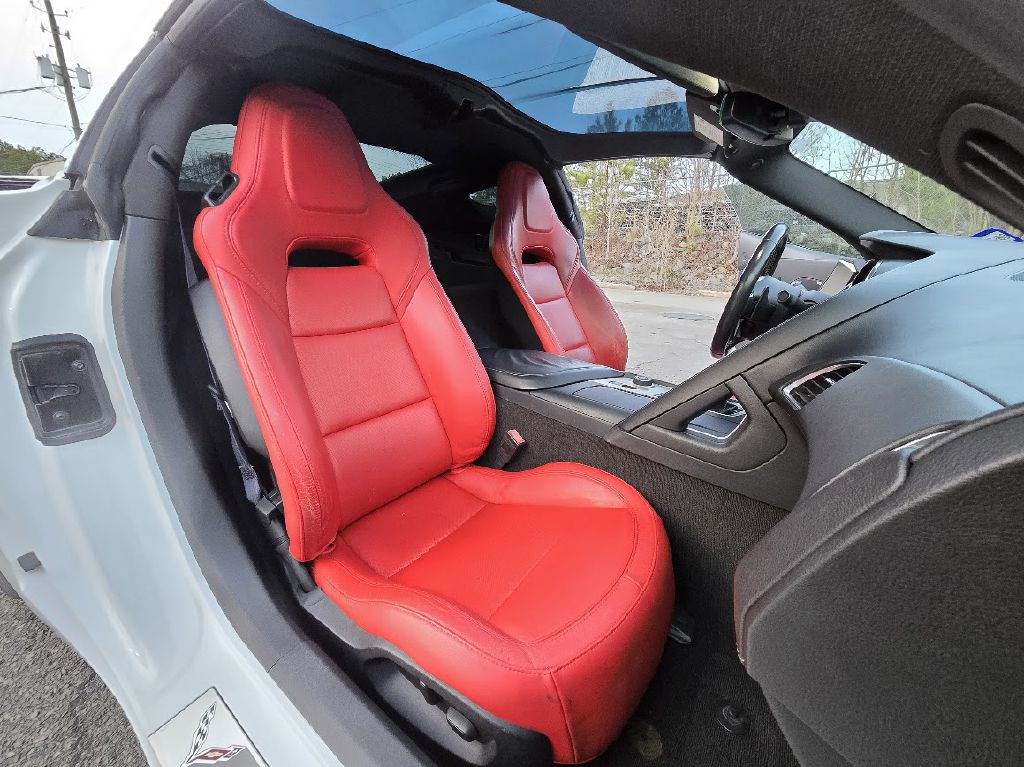 2015 Chevrolet Corvette Image 2