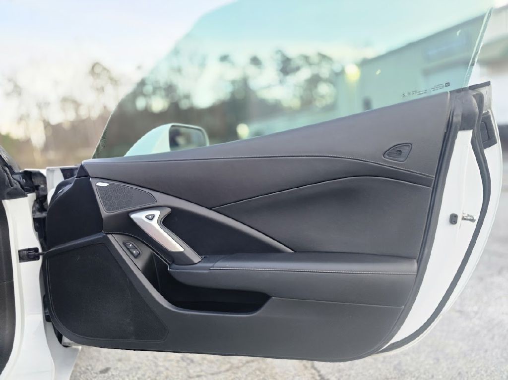 2015 Chevrolet Corvette Image 25