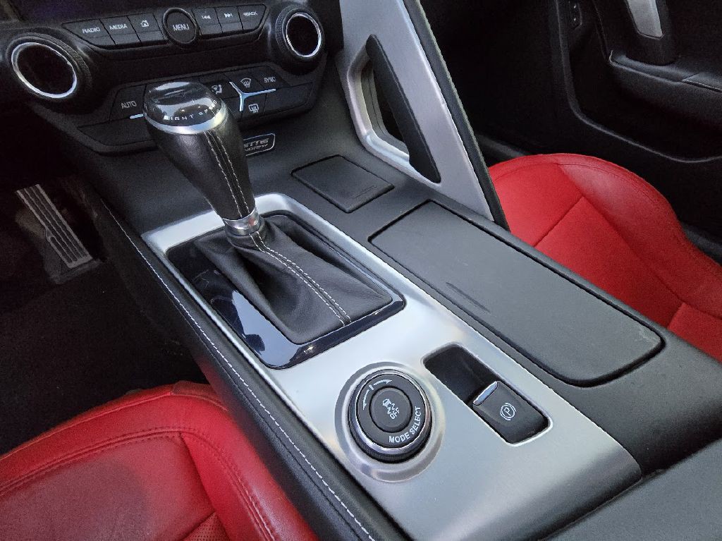 2015 Chevrolet Corvette Image 30