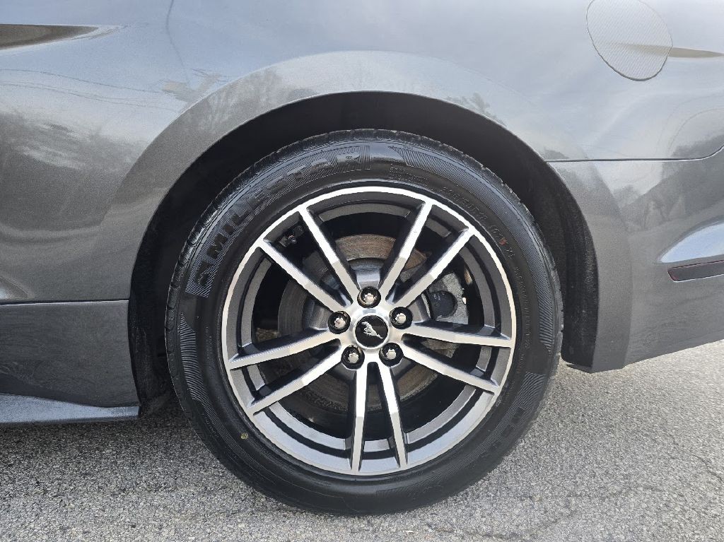 2017 Ford Mustang Image 17