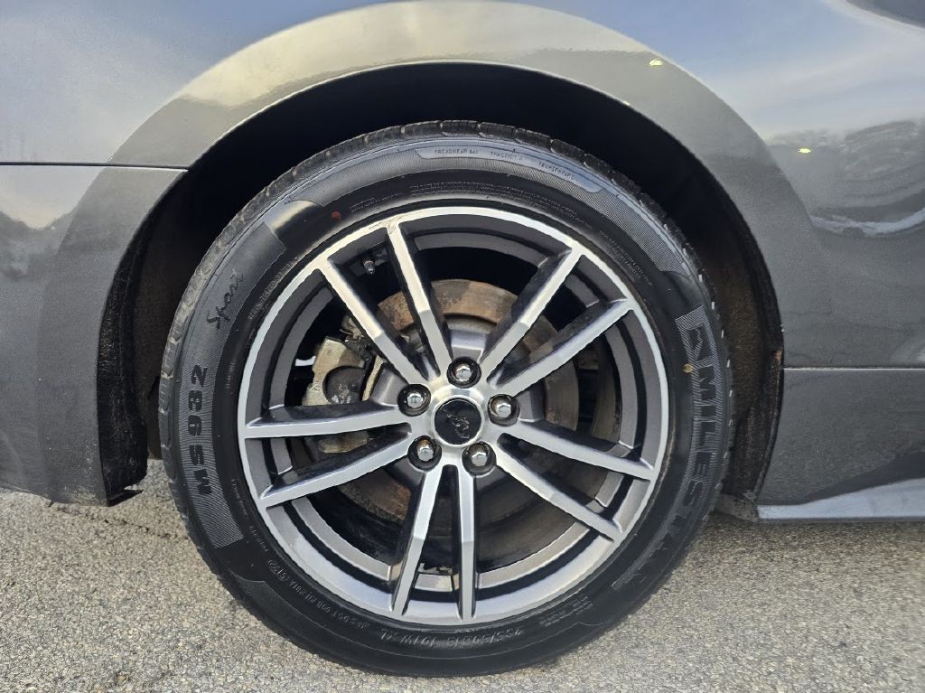 2017 Ford Mustang Image 18