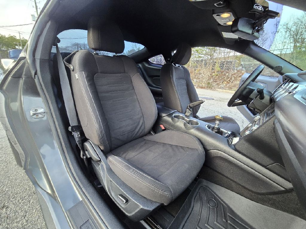 2017 Ford Mustang Image 22