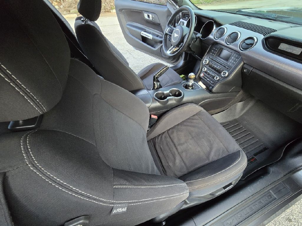 2017 Ford Mustang Image 23