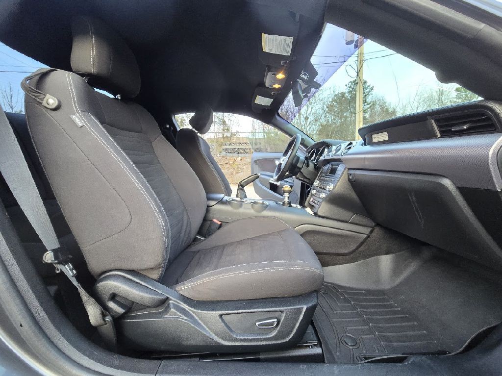 2017 Ford Mustang Image 24