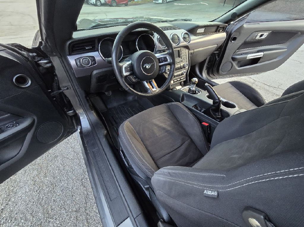 2017 Ford Mustang Image 27