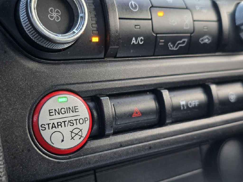 2017 Ford Mustang Image 30