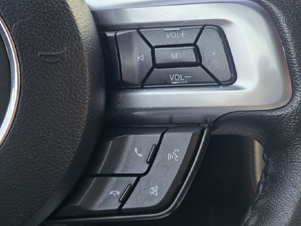 2017 Ford Mustang Image 31