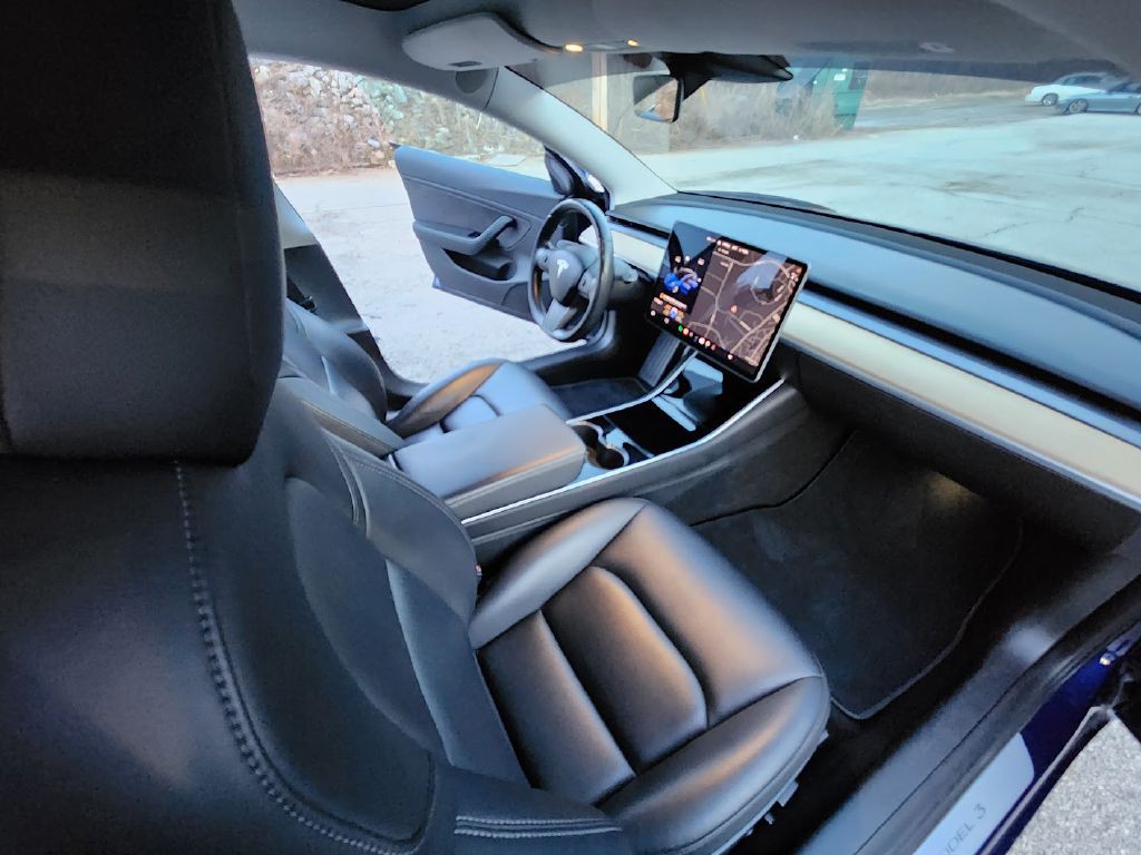 2018 Tesla Model 3 Image 27