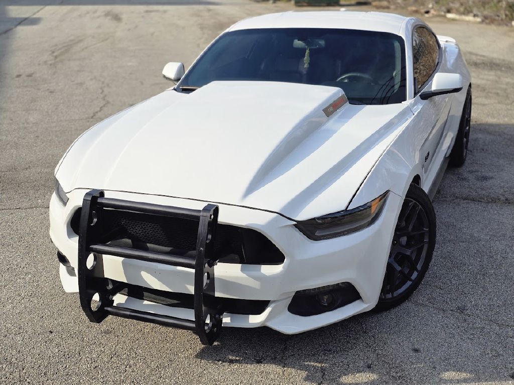 2017 Ford Mustang Image 2