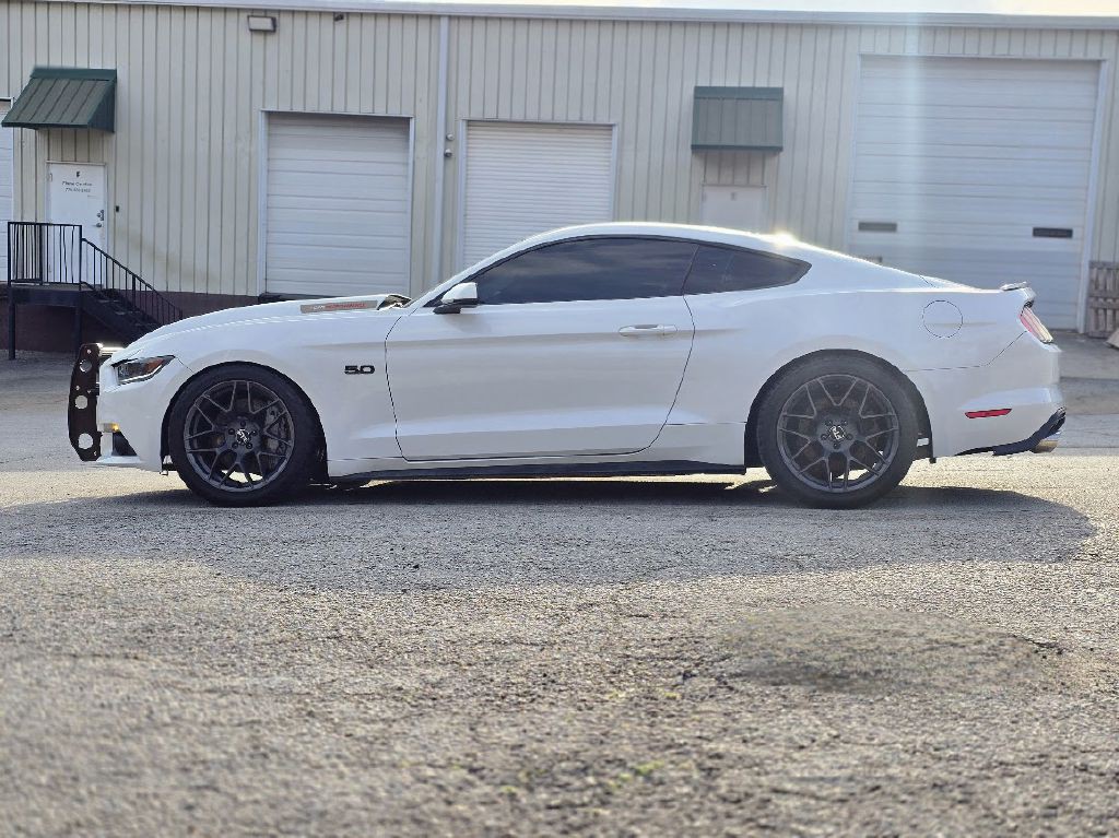 2017 Ford Mustang Image 4