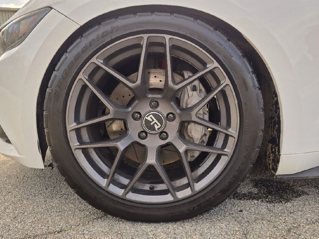 2017 Ford Mustang Image 17