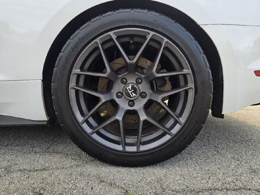 2017 Ford Mustang Image 19