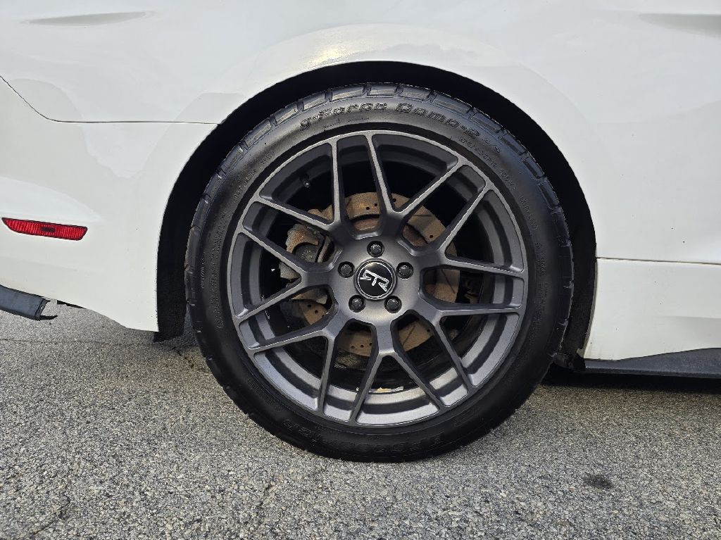 2017 Ford Mustang Image 21