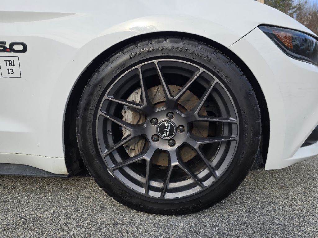 2017 Ford Mustang Image 22