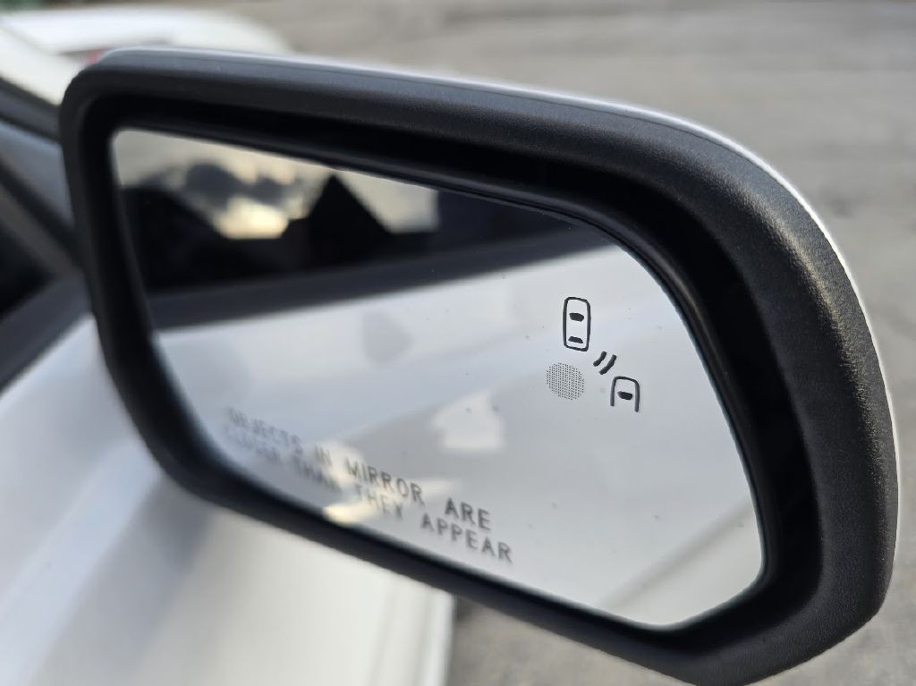 2017 Ford Mustang Image 26