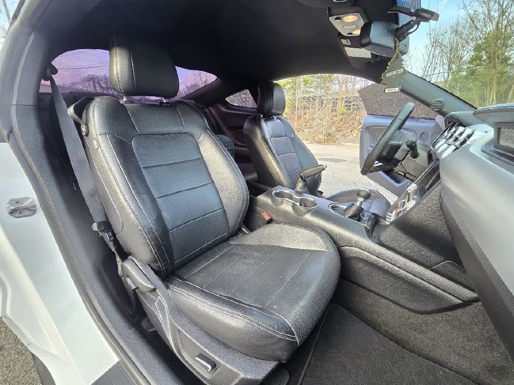 2017 Ford Mustang Image 27